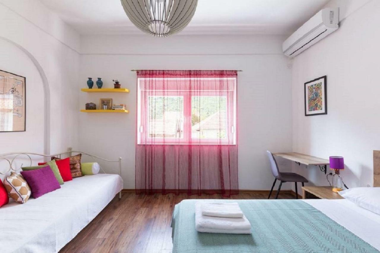 Villa Secret Gardens โมสตาร์ ภายนอก รูปภาพ